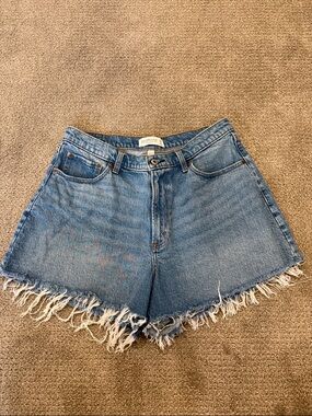 Abercrombie ‘90s Relaxed High Rise Cutoff Short - Curve love